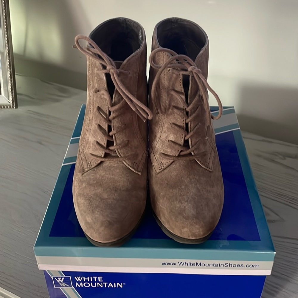 White Mountain bootie, sz 7.5